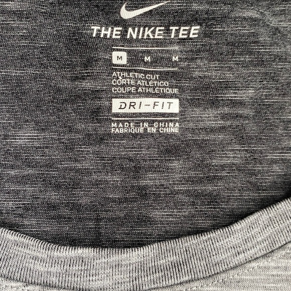 Excellent condition, Gray Nike Long Sleeve Tennessee Shirt size women’s medium - Picture 2 of 7